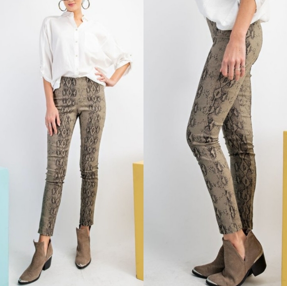 🆕🌿SNAKE PRINT PANTS 🌿 - Picture 7 of 8